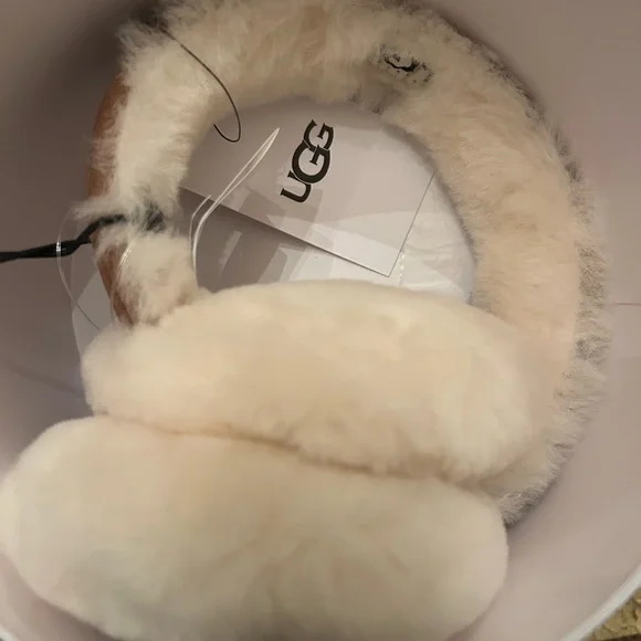 *** Reserved*** UGG Chestnut Real Shearling Suede Earmuffs NWT - Picture 8 of 9